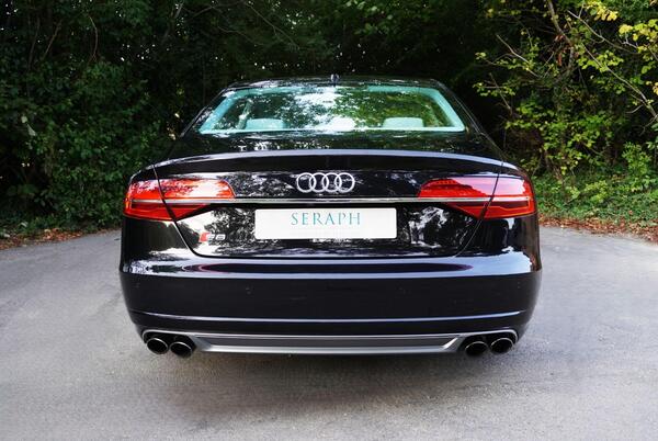Audi S8 view 4