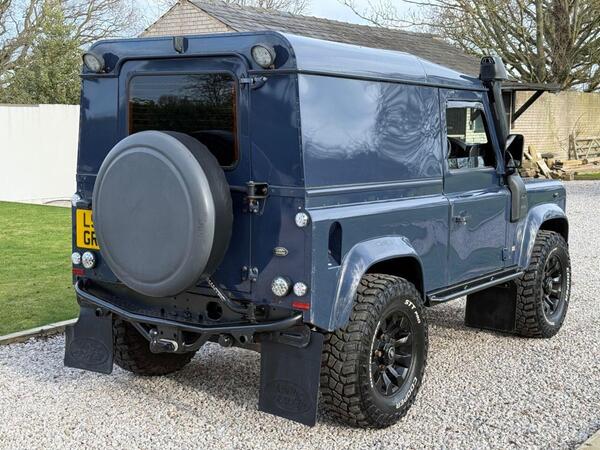 Land Rover Defender view 5