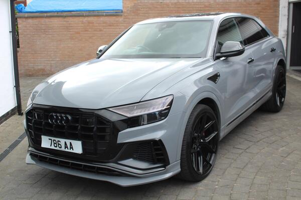 Audi SQ8 view 6