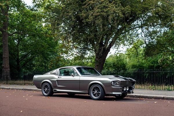 Ford Mustang view 3