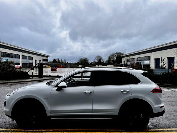 Porsche Cayenne view 4