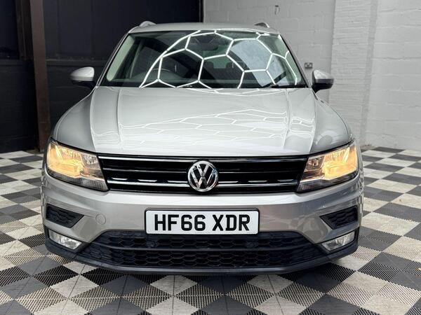 Volkswagen Tiguan view 2
