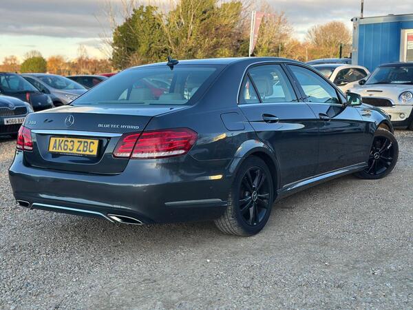Mercedes-Benz E-Class view 3