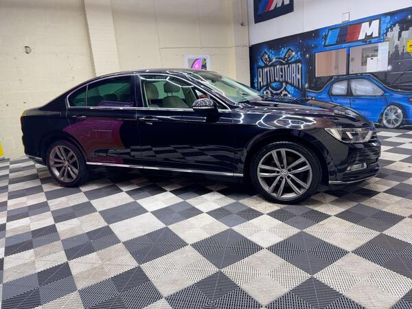 Volkswagen Passat view 5