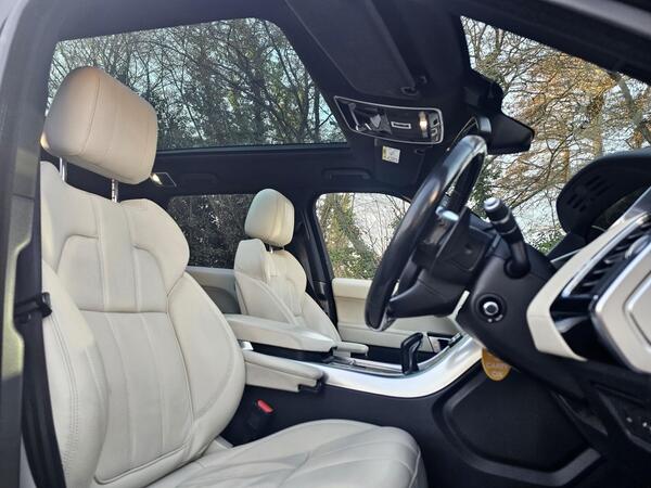 Land Rover Range Rover view 2