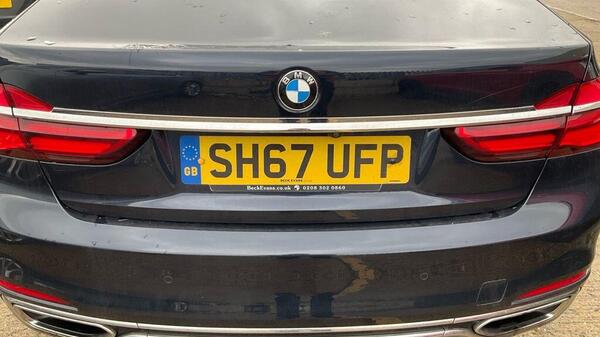 BMW 7 Series view 4