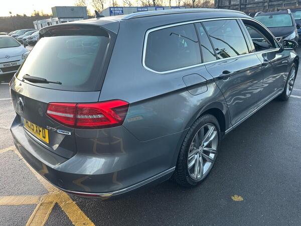 Volkswagen Passat view 2