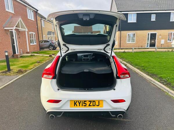 Volvo V40 view 3