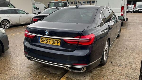 BMW 7 Series view 6