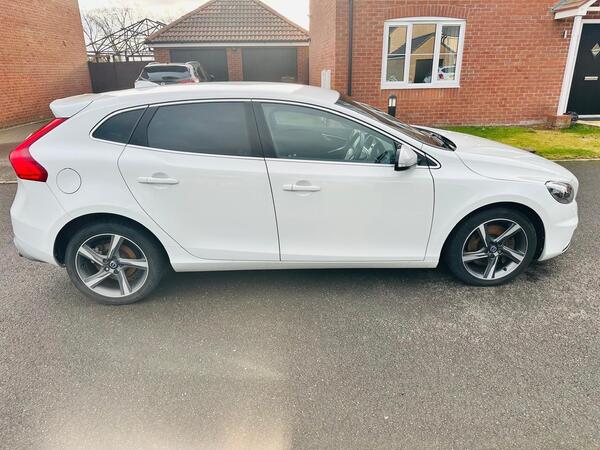 Volvo V40 view 4