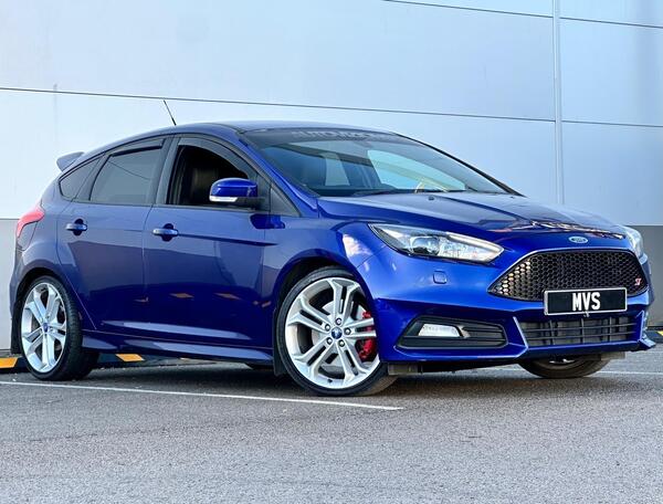 Ford Focus view 3