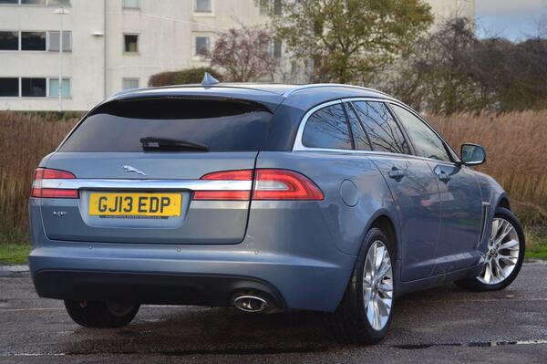 Jaguar XF view 3