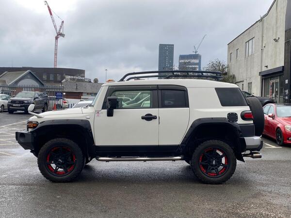 Toyota FJ Cruiser view 7