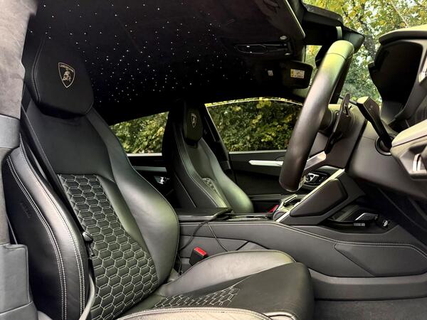 Lamborghini Urus view 4