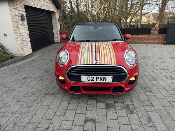Mini Convertible view 4