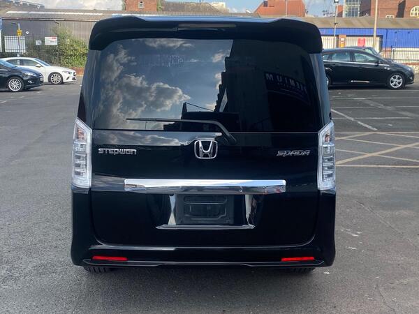 Honda Stepwagon view 3