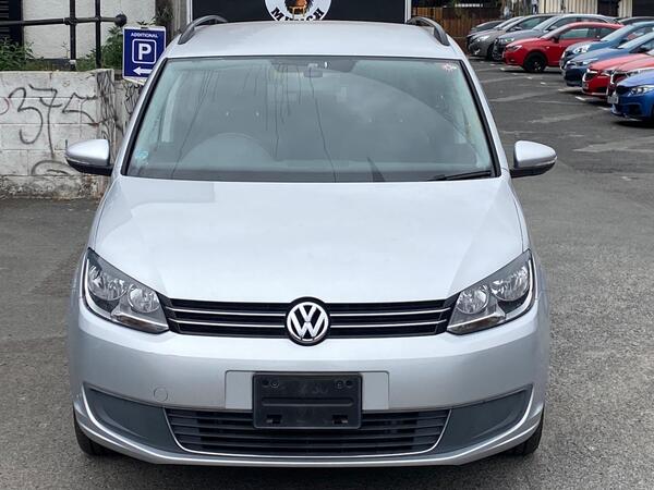 Volkswagen Touran view 3