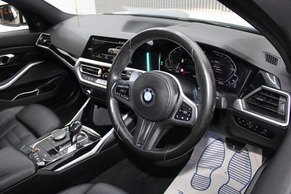 BMW 3 Series view 6