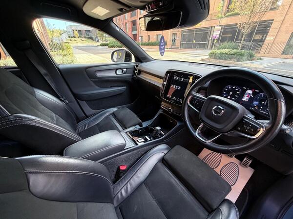 2020 Volvo XC40 2.0 B4 MHEV R-Design Pro Auto Euro 6 (s/s) 5dr