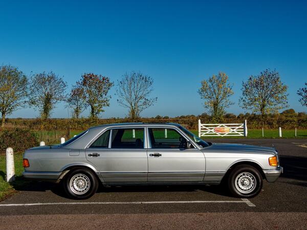 Mercedes-Benz 500 view 6
