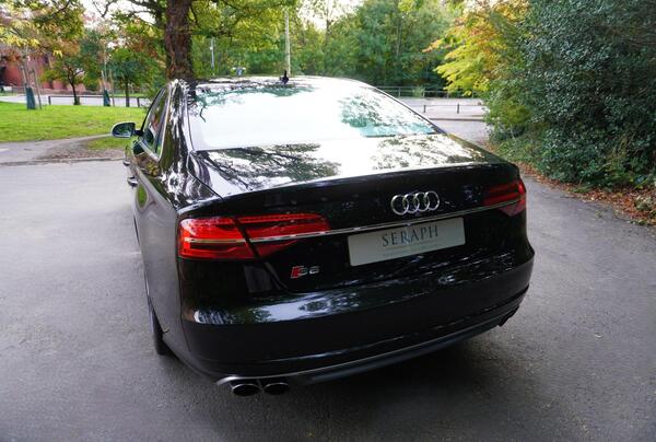 Audi S8 view 3