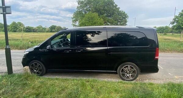 Mercedes-Benz V-Class view 4