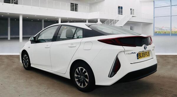 Toyota Prius view 3