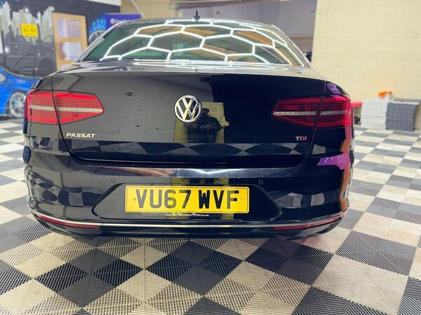 Volkswagen Passat view 4