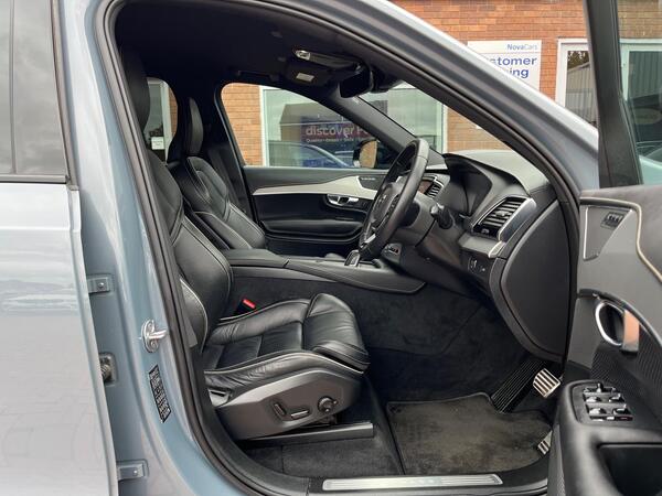 Volvo XC90 view 6