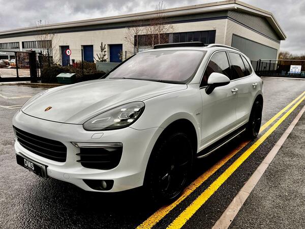 Porsche Cayenne view 3
