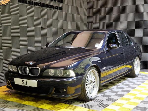 BMW M5 view 4