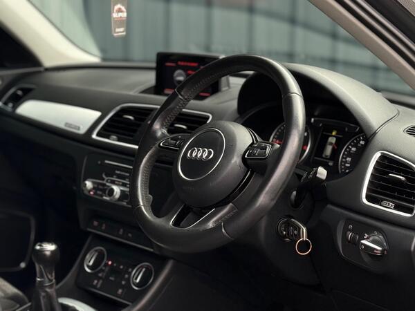 Audi Q3 view 7