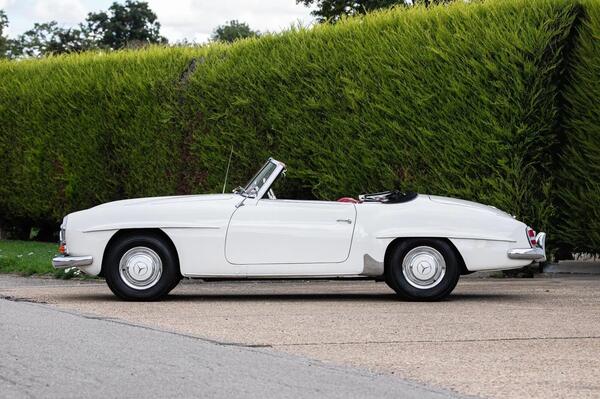 Mercedes-Benz SL view 3