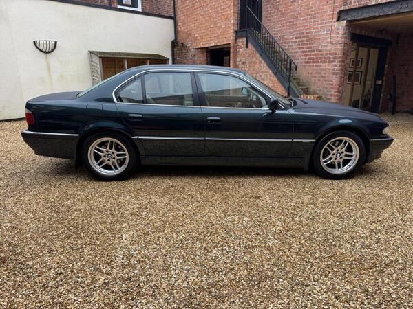 BMW 7 Series view 7