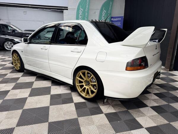 Mitsubishi Lancer view 5