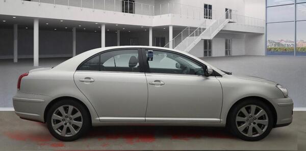 Toyota Avensis view 3