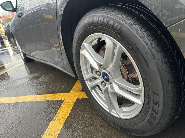 Ford Focus view 7