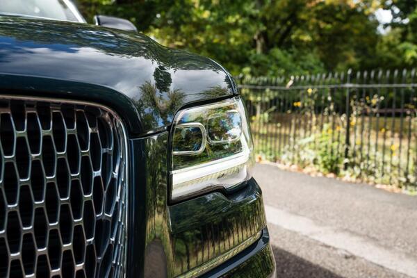 Lincoln Navigator view 7