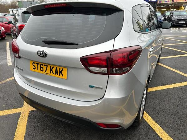 Kia Carens view 2