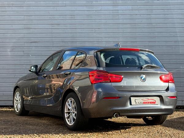 BMW 1 Series view 4