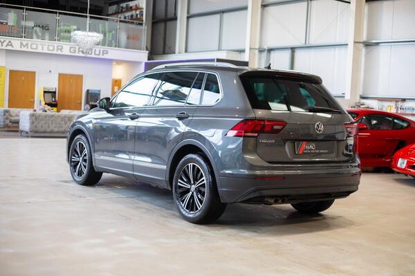 Volkswagen Tiguan view 4