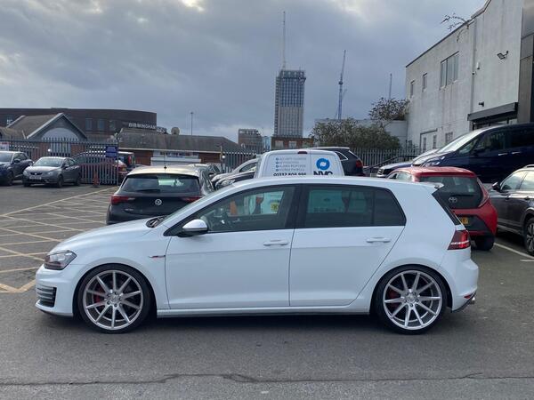 Volkswagen Golf view 2