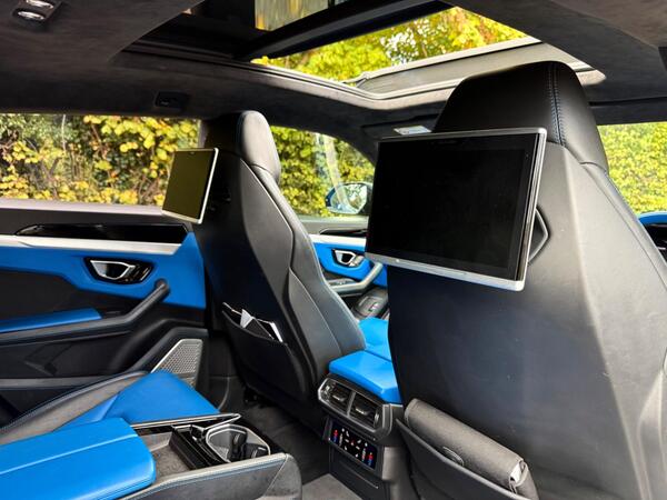 Lamborghini Urus view 2