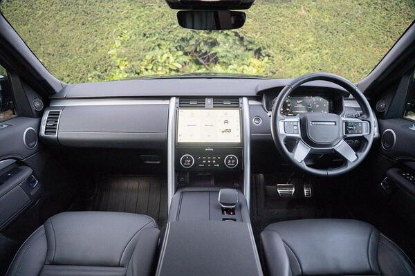 Land Rover Discovery view 4