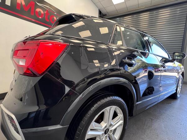 Audi Q2 view 7