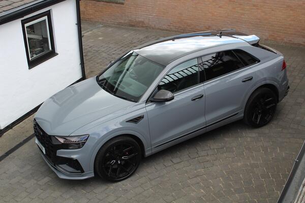 Audi SQ8 view 7