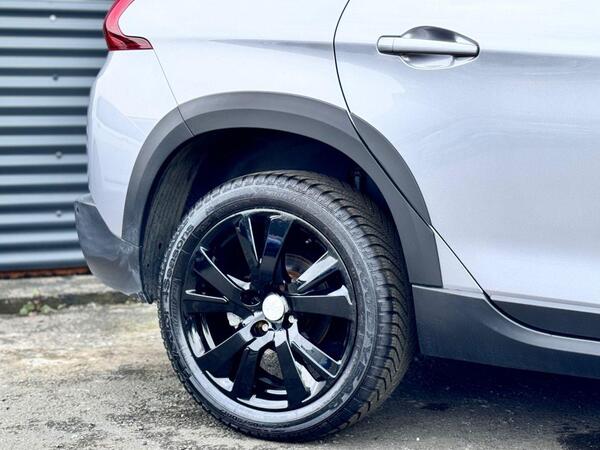 Peugeot 2008 view 5