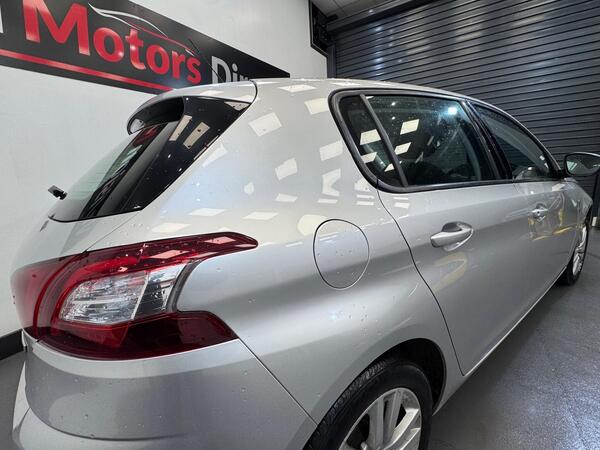 Peugeot 308 view 3