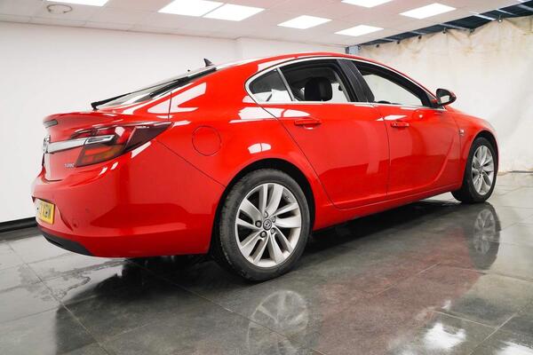 Vauxhall Insignia view 4