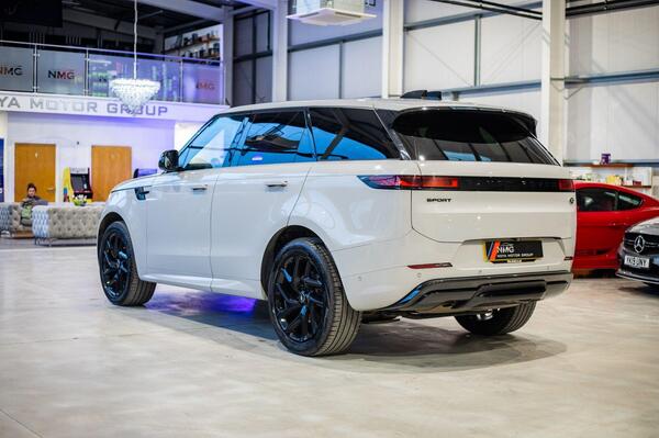 Land Rover Range Rover view 4